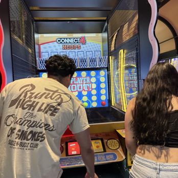 Round1 Arcade - Las Vegas - Connect Four - Arcades Near Me - Las Vegas, Nevada