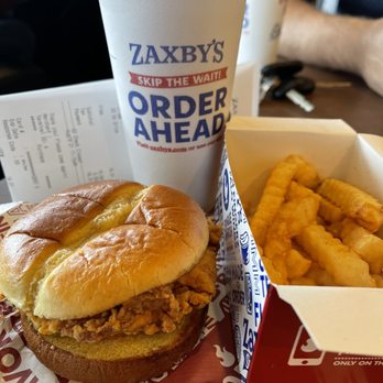 Zaxbys - Famous chicken sandwich - Chicken Wings Near Me - Hopkinsville, Kentucky