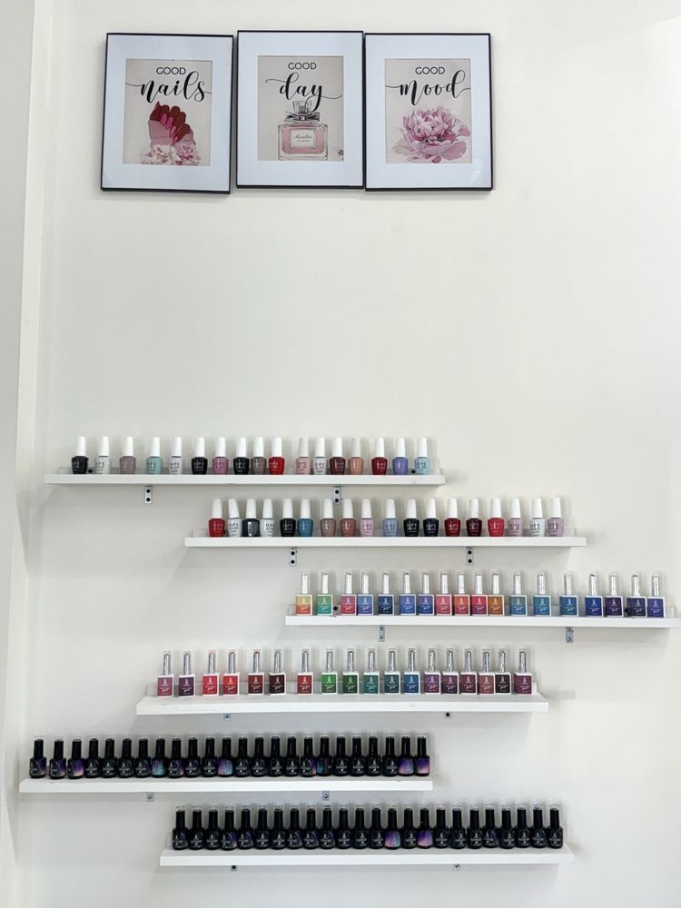 Classy Nails & Spa Logo