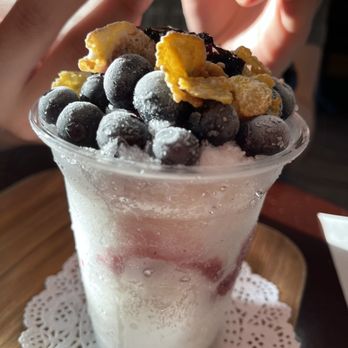 Okrumong - Blueberry mini snow - Desserts Near Me - Torrance, California
