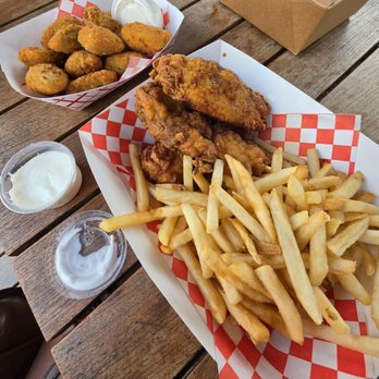 Smashback Burger - Spicy tender w/fries and jalapeno poppers - Burgers Near Me - Oregon City, Oregon Smashback Burger - Spicy tender w/fries and jalapeno poppers - Burgers Near Me - Oregon City, Oregon