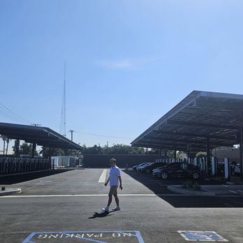 Rove Charging - Plenty of charging stations - EV Charging Stations Near Me - Santa Ana, California Rove Charging - Plenty of charging stations - EV Charging Stations Near Me - Santa Ana, California
