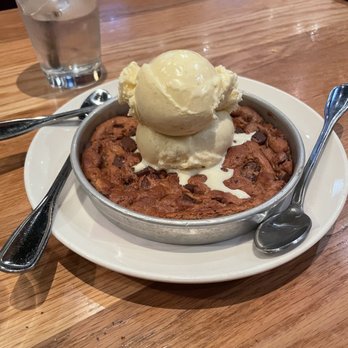 BJ's Restaurant & Brewhouse - Chocolate Chunk Pizookie - Breweries Near Me - Aurora, Colorado