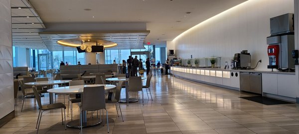 United Polaris Lounge by null