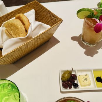 Orchids - Mai Tai and complimentary bread - Breakfast & Brunch Near Me - Honolulu, Hawaii