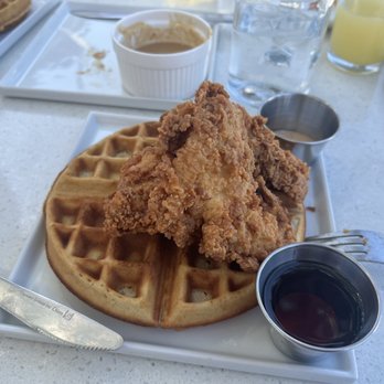Hungry Crowd - Chicken & Waffles - New American Near Me - Los Angeles, California