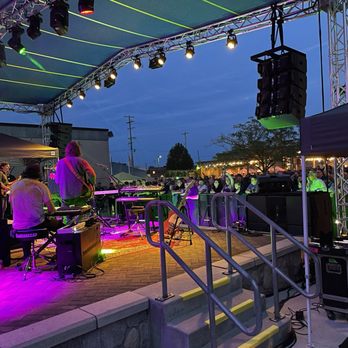 Bell's Eccentric Cafe - John Brannon from Easy Action is an old friend so he hooked up the all access. Big crowd getting their mellow on with Kurt Vile - Music Venues Near Me - Kalamazoo, Michigan