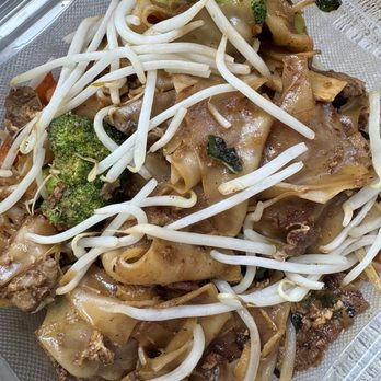 Sabai Cafe & Bar - Pad Ke Mao - Thai Near Me - Eugene, Oregon