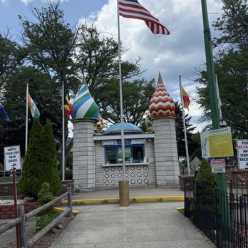 Around the World Golf - Mini Golf Near Me - Lake George, New York