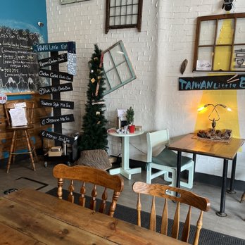 Taiwan Little Eats - Dining area - Bubble Tea Near Me - Madison, Wisconsin Taiwan Little Eats - Dining area - Bubble Tea Near Me - Madison, Wisconsin