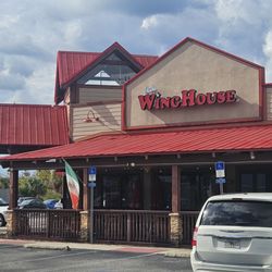 WingHouse Bar & Grill