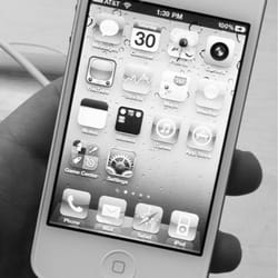 Apple Kenwood Towne Centre - The new white iPhone 4.