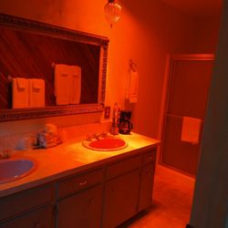 Kern Riverfront Lodge - Bathroom has a heat lamp!