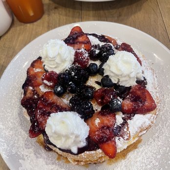 Aloha Kitchen - Very Berry soufflé pancakes - Breakfast & Brunch Near Me - Honolulu, Hawaii Aloha Kitchen - Very Berry soufflé pancakes - Breakfast & Brunch Near Me - Honolulu, Hawaii