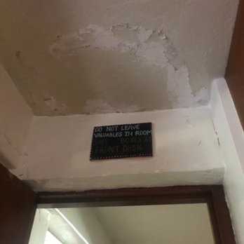 Royal Grove Waikiki - Water damage - Hotels Near Me - Honolulu, Hawaii