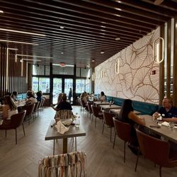 LB Eatery & Wine - Ahhhhhh. I am OBSESSED with this gorgeous space! Period. They did a lovely job in the design and decor.