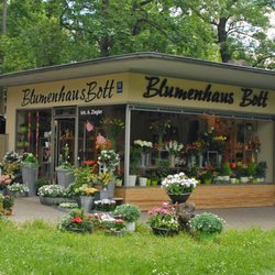 Blumenhaus am Friedhof Emmy Bott - Blumenladen Außenansicht