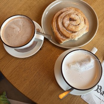 Baker Brun - Hot chocolate, cinnamon bun and chai latte - Breakfast & Brunch Near Me - Bergen, 12