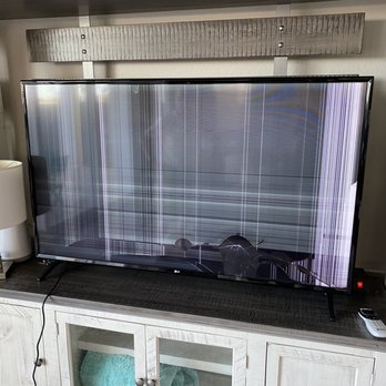 Colonial Van Lines - Broken, brand new flat screen. - Movers Near Me - Pompano Beach, Florida Colonial Van Lines - Broken, brand new flat screen. - Movers Near Me - Pompano Beach, Florida