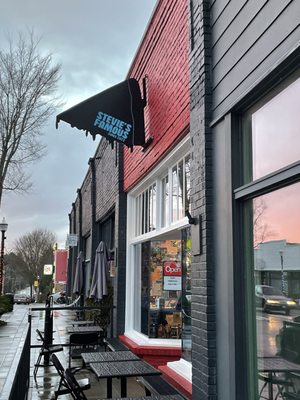 Stevie's Famous Burien by null