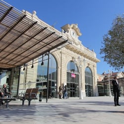 Gare SNCF de Toulon - Vue des auvents extérieurs et du bâtiment principal