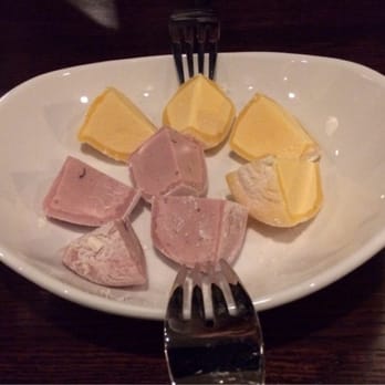 Tanoshii West Loop - Mango and red bean mochi - Japanese Near Me - Chicago, Illinois