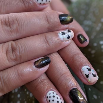Ultimate Nails - Cat eye w/ white to nude pink mood change color/glow in the dark w/ a Disney design & stones - Nail Salons Near Me - Burien, Washington