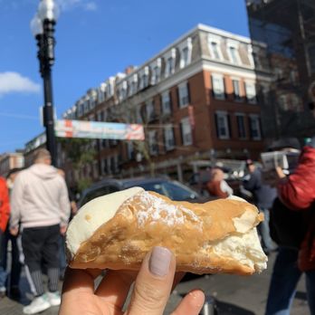 Mike's Pastry - Bakeries Near Me - Cambridge, Massachusetts