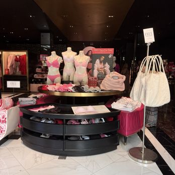 Victoria's Secret & PINK - Lingerie Near Me - Honolulu, Hawaii