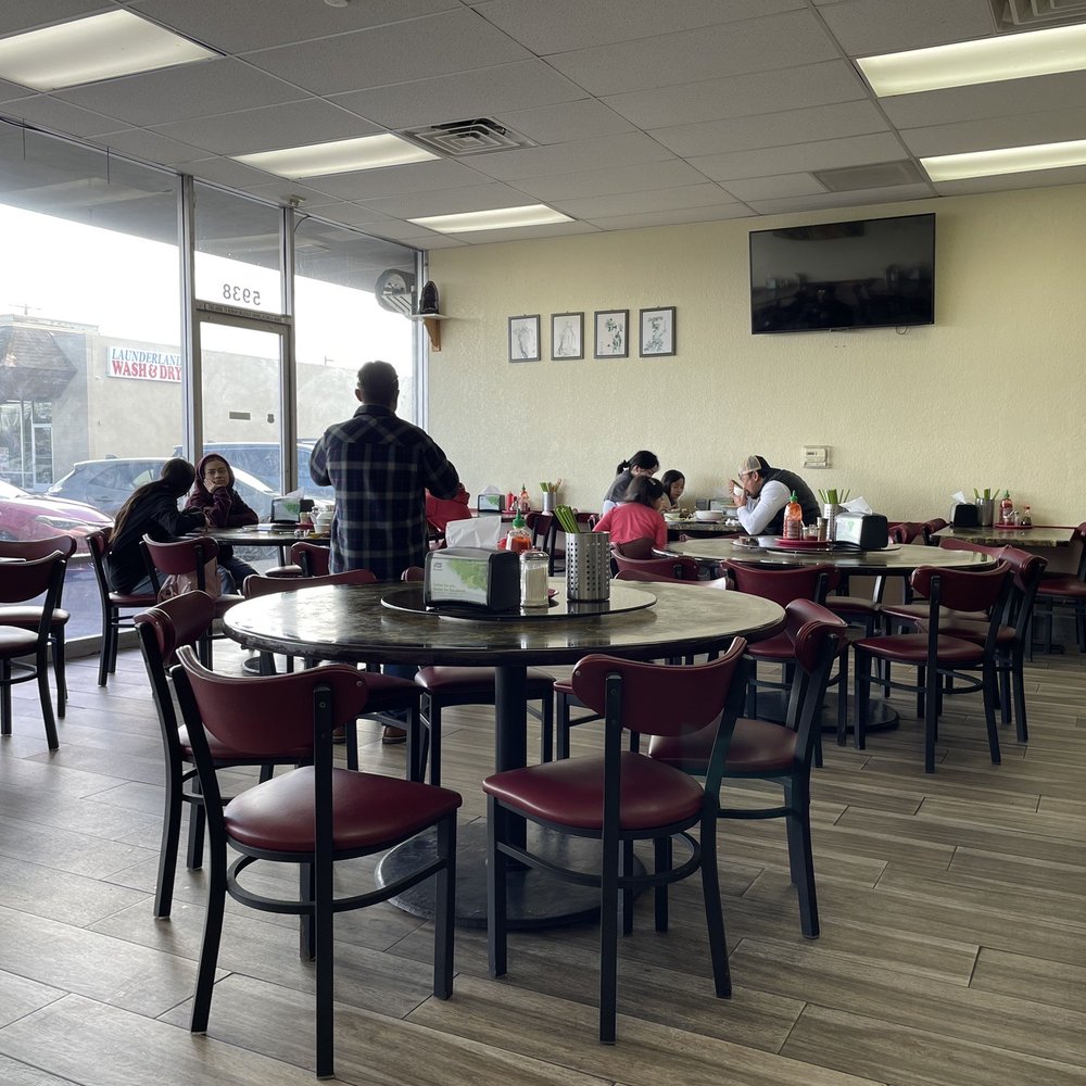 Yee Cheong Restaurant - Dining room - Chinese Near Me - Sacramento, California Yee Cheong Restaurant - Dining room - Chinese Near Me - Sacramento, California