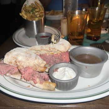 Gus' Sip & Dip - The Original Wagyu Beef Dip - Pubs Near Me - Chicago, Illinois