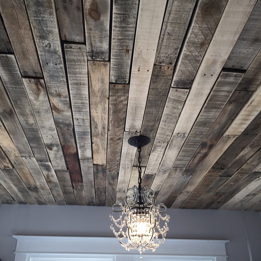 Ceiling above the washing stations. Ceiling above the washing stations.