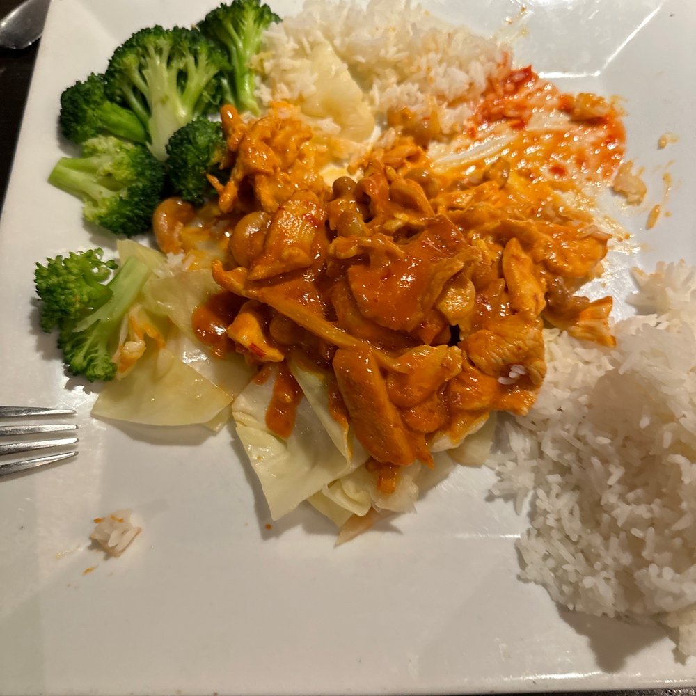Hung Ray curry over cabbage with rice