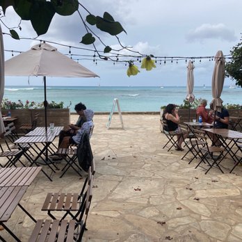 Barefoot Beach Cafe - Patio View - Breakfast & Brunch Near Me - Honolulu, Hawaii