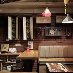 Speaker wall~