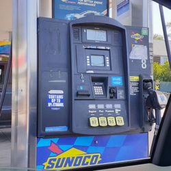 Sunoco - Junky pumps.  Could barely get it to shut off.