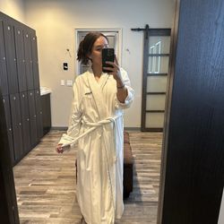 Spa Gregorie's Newport Beach - Provided robe, locker, sauna,  and showers.
