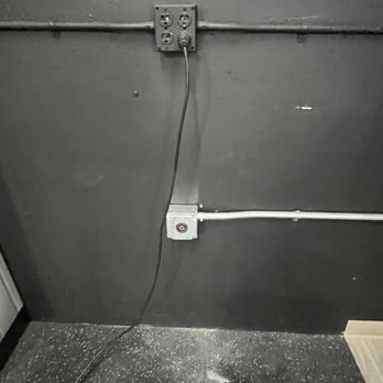 Husky Electric - Electricians Near Me Husky Electric - Electricians Near Me