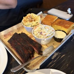 À la carte pork ribs, coleslaw and potato salad À la carte pork ribs, coleslaw and potato salad
