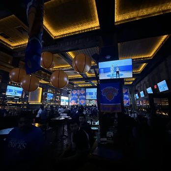 Stout NYC - Sports Bars Near Me - New York, New York