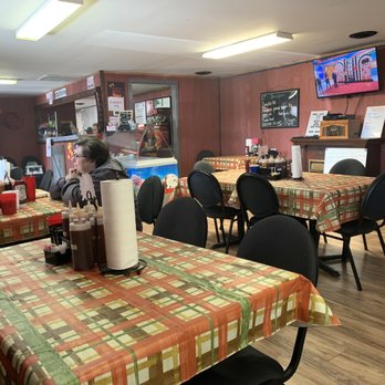 Big H BBQ - Dining area at 11 am--it soon got busy. - Barbeque Near Me - Rogersville, Tennessee