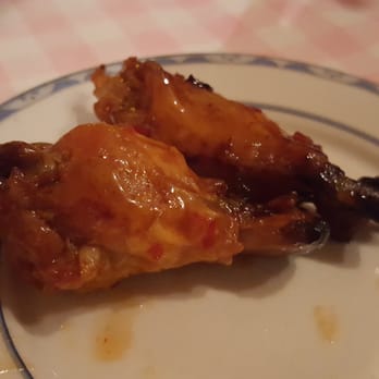 In't Spinnekopke - Random cold chicken wings that we received as a complimentary appetizer? - Belgian Near Me - Brussels, BRU