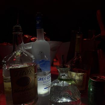 The District - Titos Magnum (bigger bottle) Grey Goode Patron Silver Henny - Dance Clubs Near Me - Honolulu, Hawaii