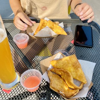 Kham Fu Dee - Cream cheese puffs - Food Trucks Near Me Kham Fu Dee - Cream cheese puffs - Food Trucks Near Me