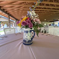 Jazmyn Floral - Vase with flowers