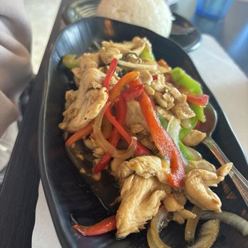 Pad Thai On Beverly - Pad Thai with chicken - Thai Near Me - Los Angeles, California Pad Thai On Beverly - Pad Thai with chicken - Thai Near Me - Los Angeles, California