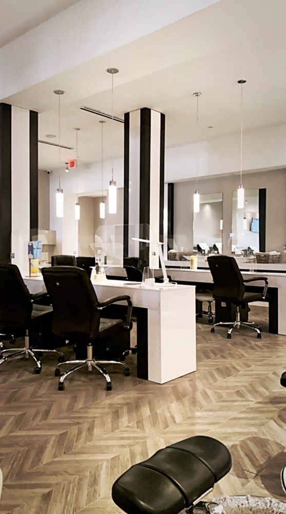 Anderson & Cole Nail Spa Biscayne Image