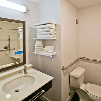 Hampton Inn Billings - Guest room bath - Hotels Near Me - Billings, Montana Hampton Inn Billings - Guest room bath - Hotels Near Me - Billings, Montana