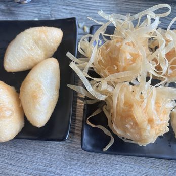 IT DIMSUM - Deep Fried Meat Ball and Fried Shrimp Ball - Deep-fried meat and shrimp balls served with shredded fried tofu and mayonnaise on black plates at a restaurant. - Dim Sum Near Me - Albuquerque, New Mexico