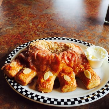 Black Bear Diner Arvin - Famous Bear Claw - Breakfast & Brunch Near Me - Arvin, California
